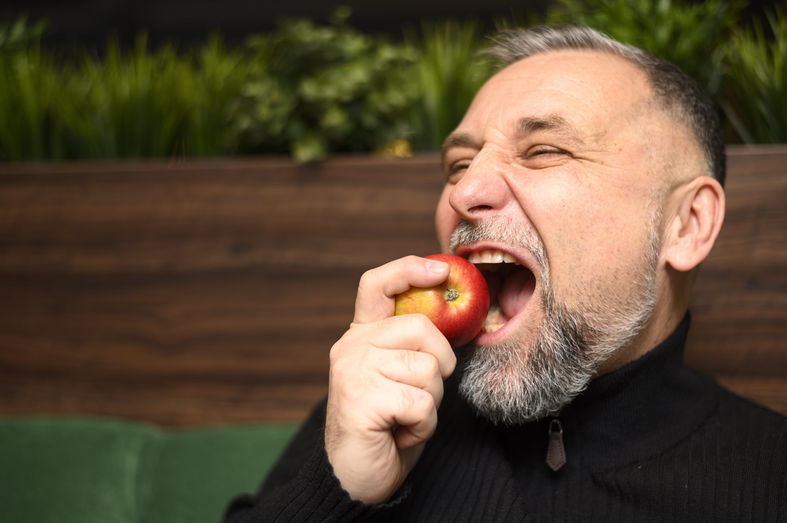 Dental Implants - Kensington Court Clinic - Man Eating an apple with ease